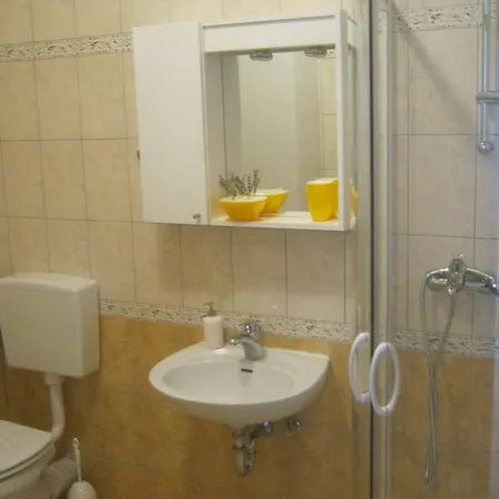 Apartment Ante *