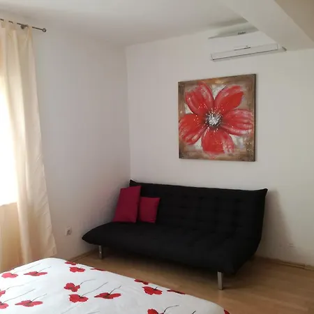 Ante Apartment *